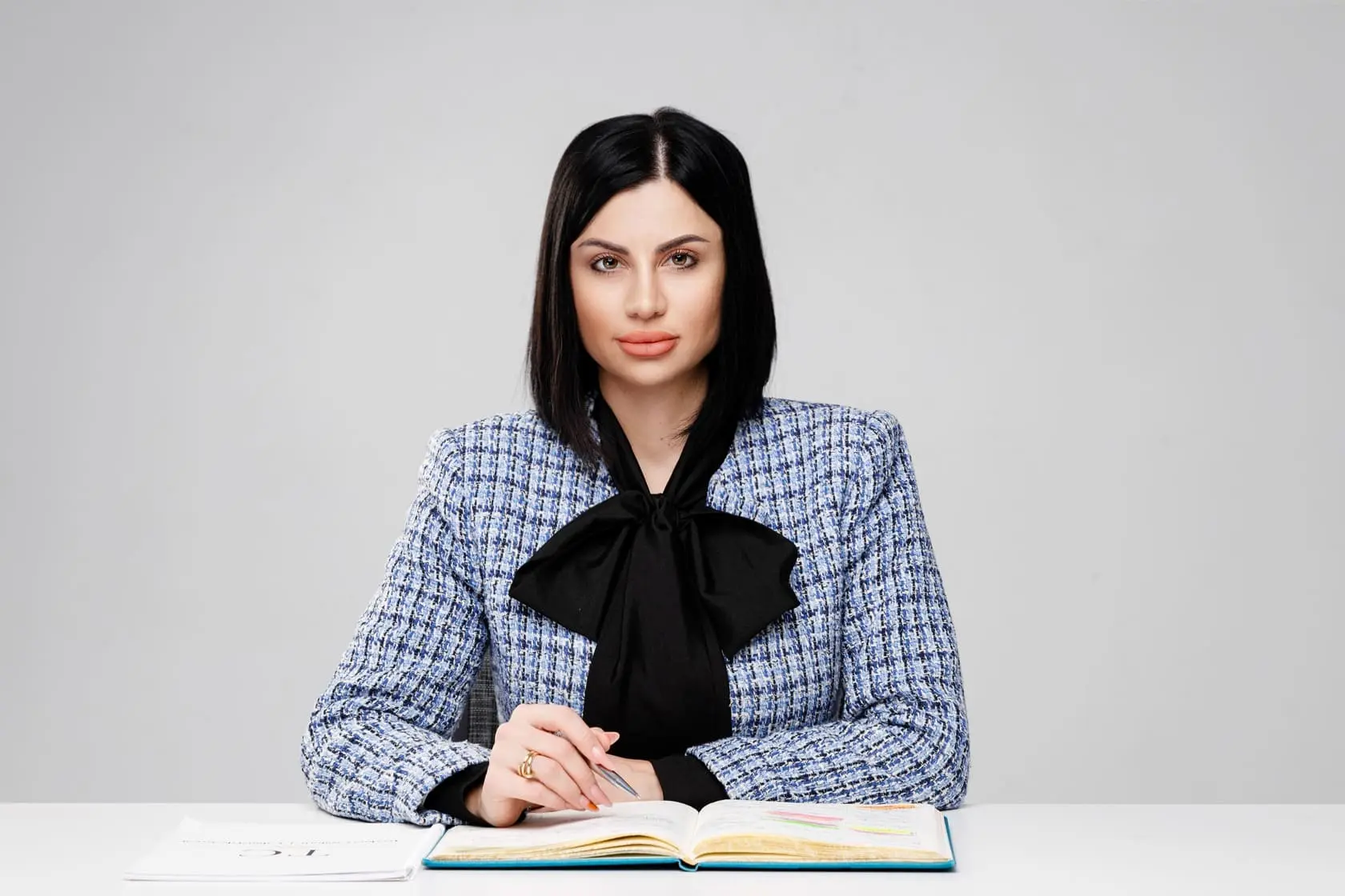 Avocat Drept Comercial în București – Consultanță pentru Firme și Antreprenori